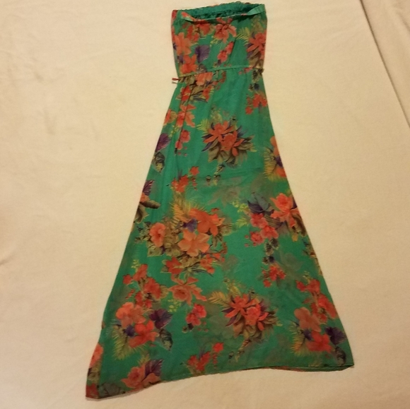 THIS WEEK ONLY -Sassy Strapless Spring Dress!! - Picture 2 of 15